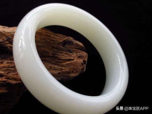 扎心了！它们都是玻璃做的！宝石界万能“毒药”，你买过吗？