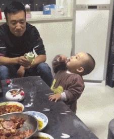 给妹子发的搞笑gif动图,搞笑gif姑娘你笑起来真爷们儿