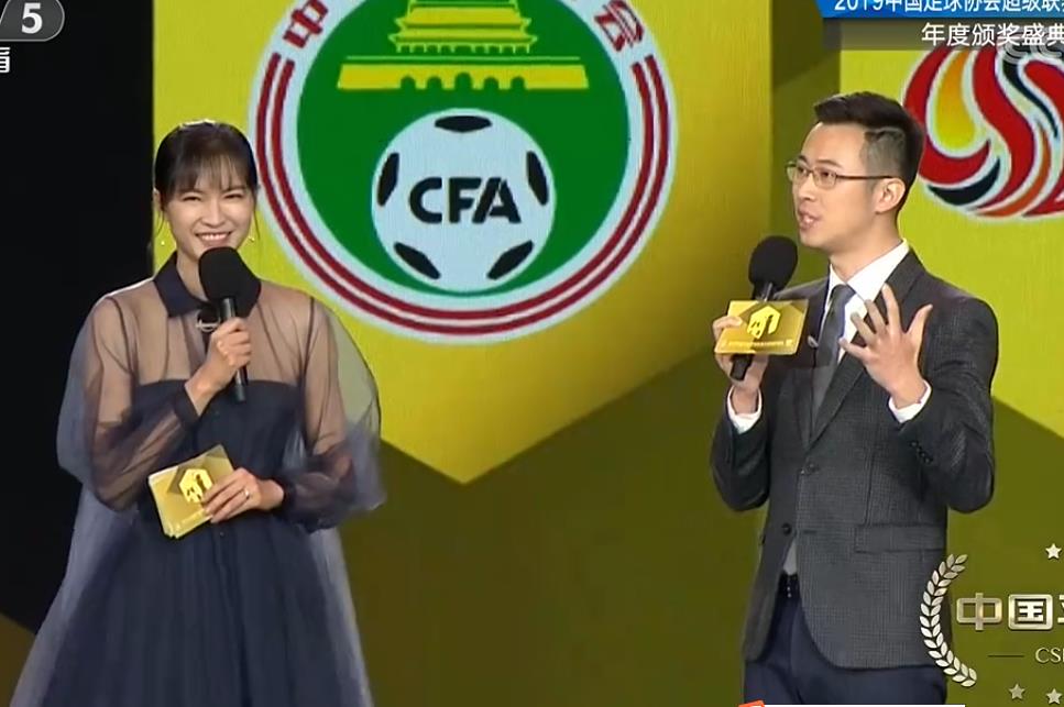 引起球迷们对中国足协的激烈讨论,足协深夜发声惹争议引球迷不满