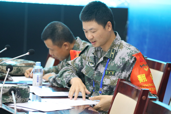 国际军事比赛国际队伍入场,国际军事比赛装甲车飙车