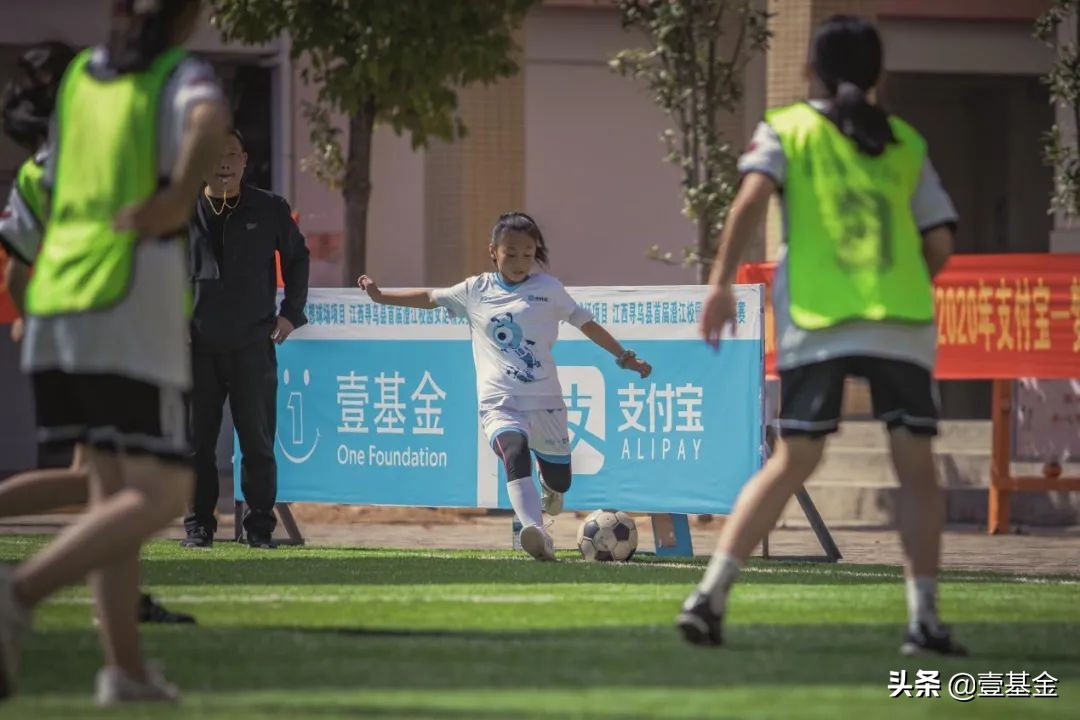 球队目前的目标还是全力冲击冠军,我们球队