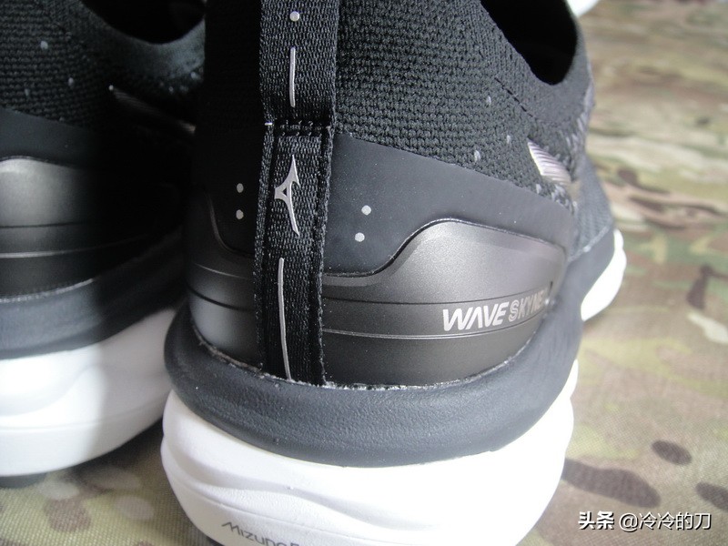 mizuno缇庢触娴撹窇闉媤avesky4,mizuno璺戞闉嬬編娲ユ祿wave58