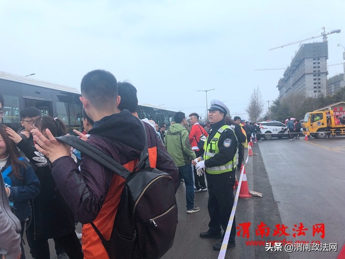 高新交警大队圆满完成2019年首场足球赛安保任务（图）