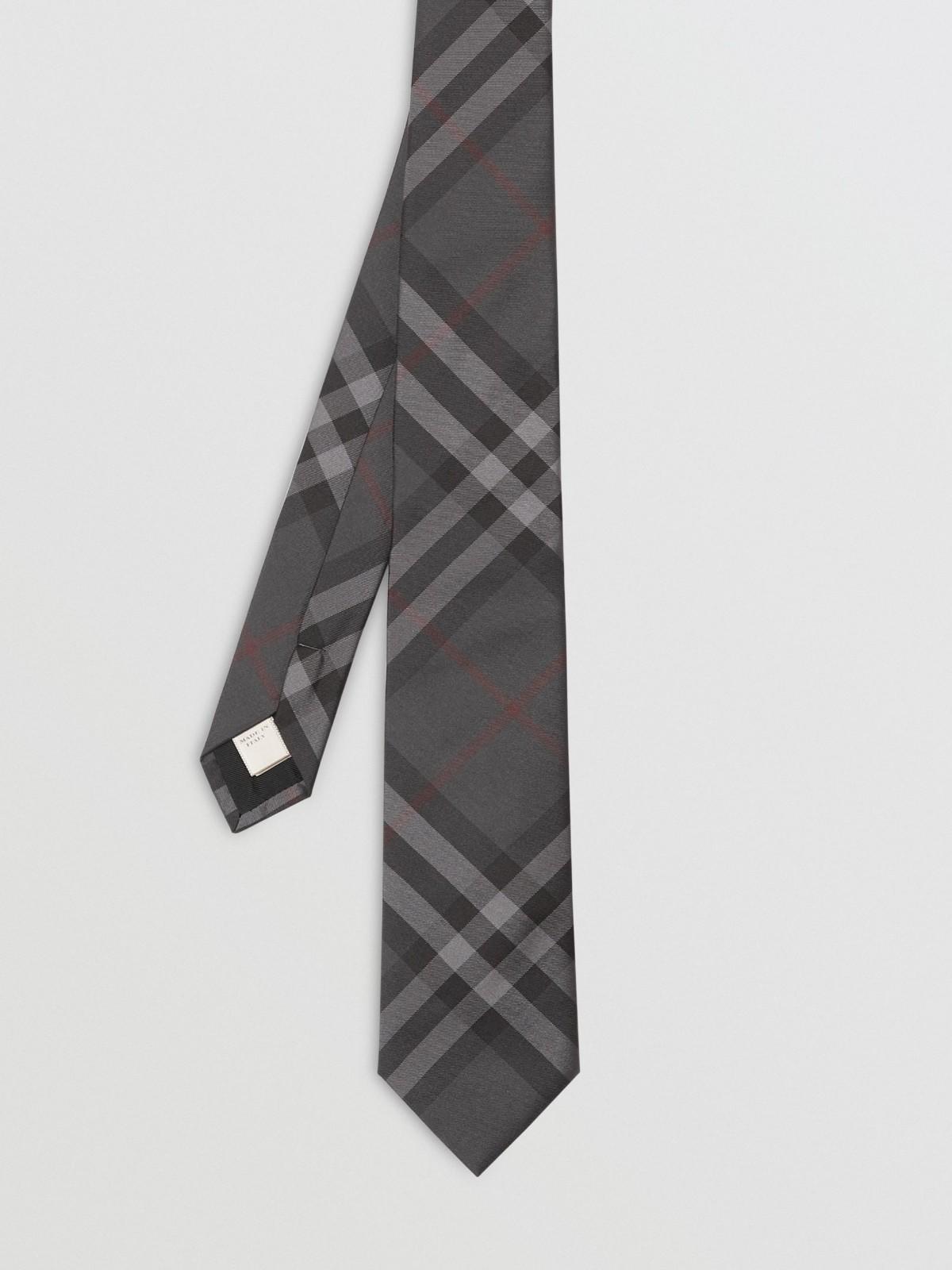 无论你平时多爱休闲装，作为男士“领带”是必需品！