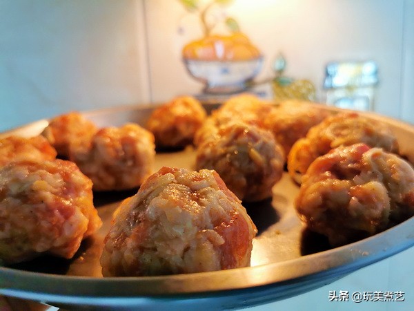 黑包子,包黑子,内藏笋丝肉馅,开吃不开铡