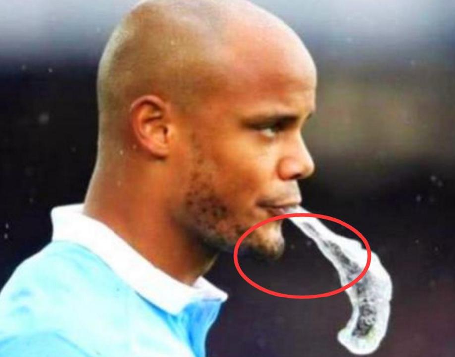 足球运动员喝完饮料就吐,足球运动员喝水吐出来