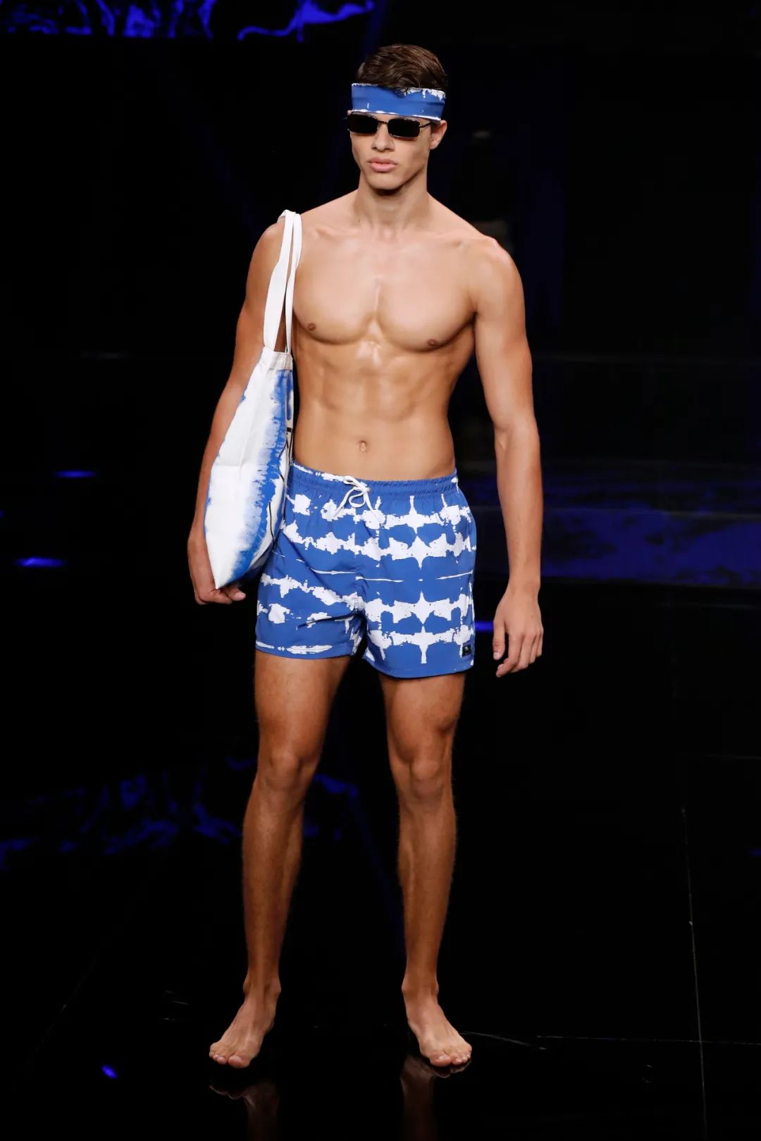 范思哲经典回顾时装秀,时装秀范思哲