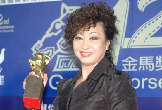 洪金宝讲成龙周星驰,敢称呼成龙大鼻子的人