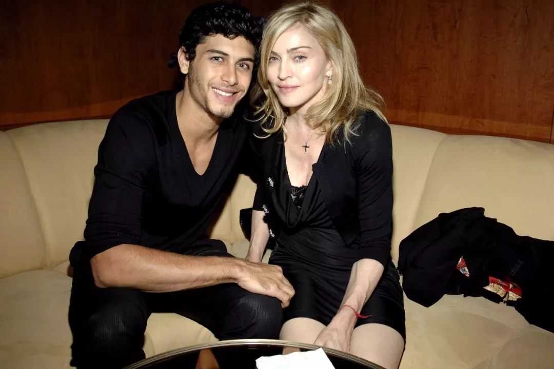 whosthatgirl伴奏,whosthatgirl儿歌