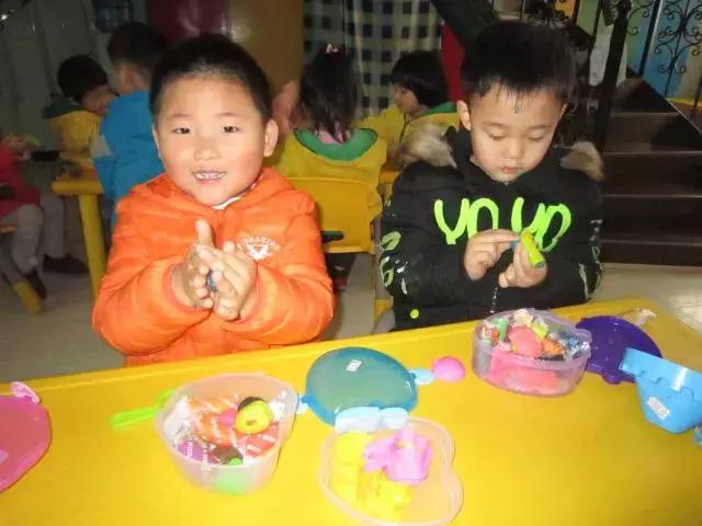 橡皮泥有毒会引起呕吐吗,玩儿橡皮泥会中毒吗