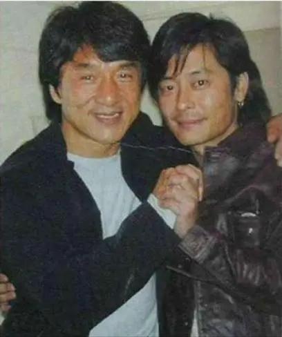 王杰被毒嗓子是真是假,王杰被毒哑之谜