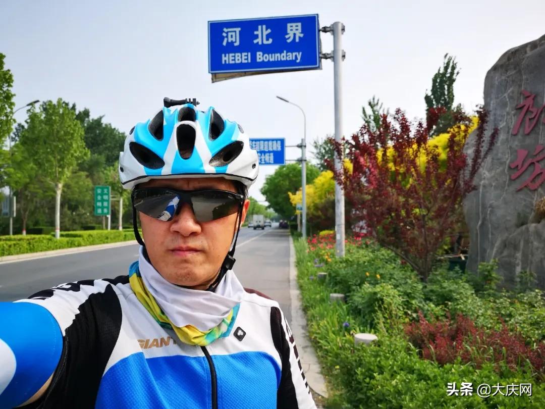 爸爸跨越1000多公里看女儿,父亲跨越千里去看女儿