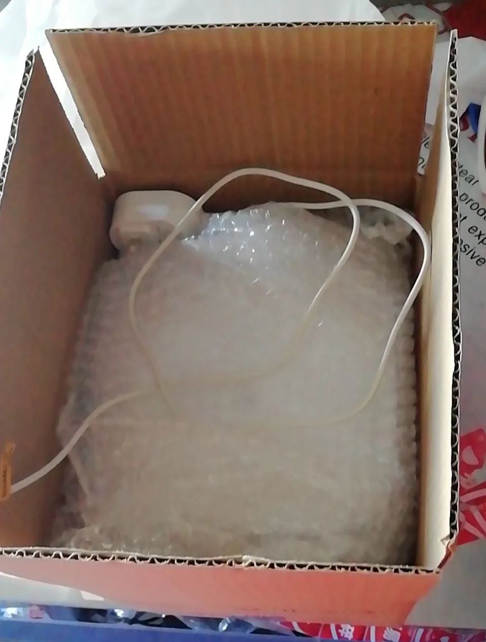 小佩宠物饮水机漏水,小佩饮水机漏电对宠物有害吗