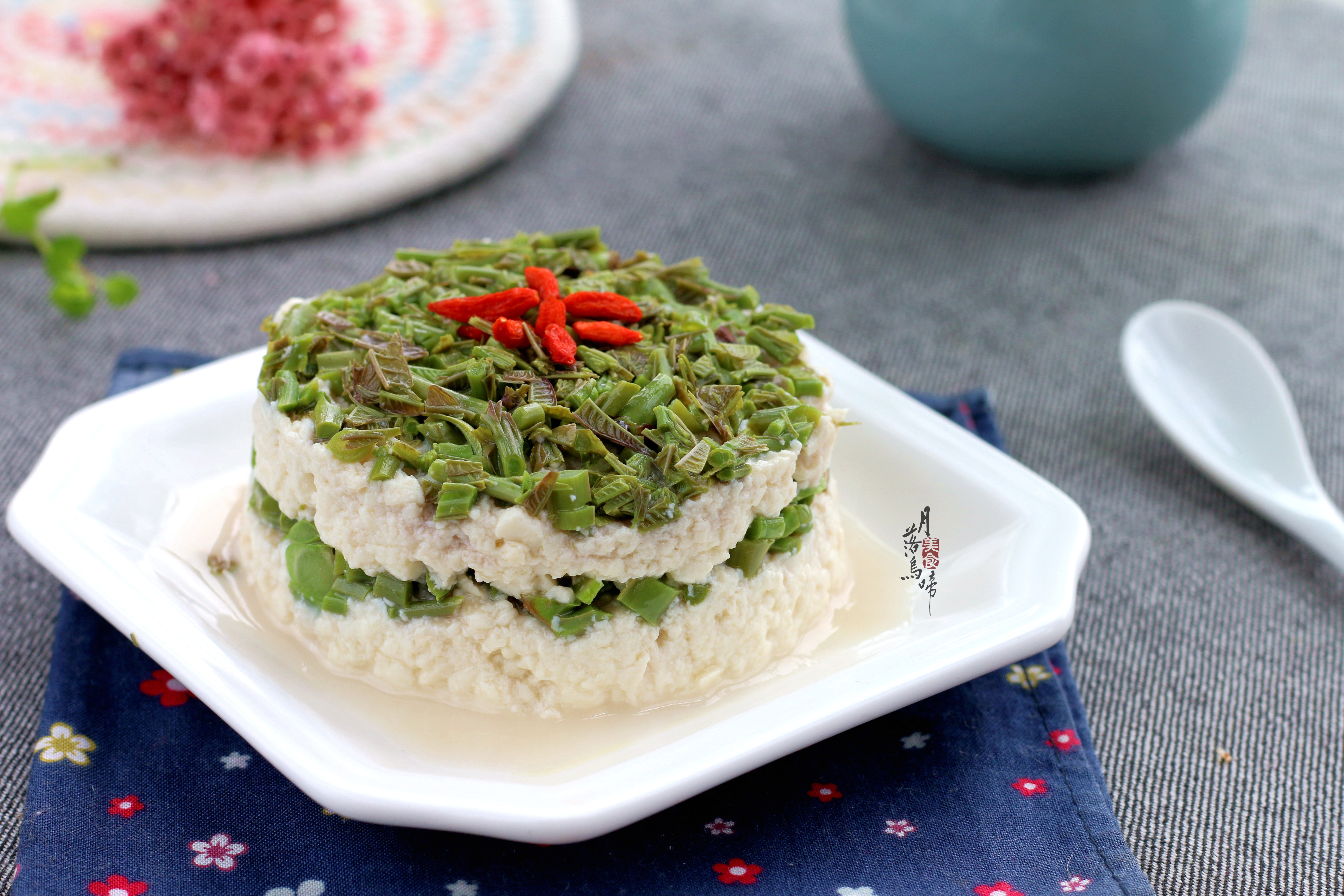 香椿除了炒鸡蛋还能炒什么吃,香椿这样做比炒鸡蛋更好吃