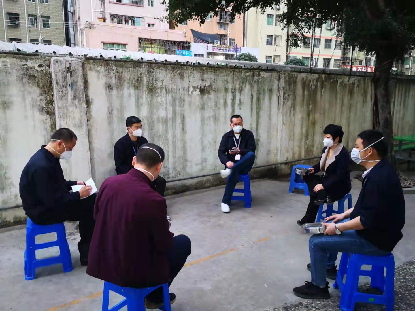 致敬抗击病毒一线医护人员,致敬坚守防控疫情前线的医护人员