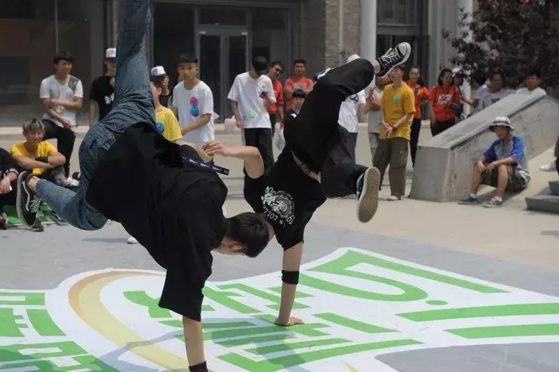 “511”晒腰节！街舞“腰精”battle战，半小时收好瘦腰秘诀！