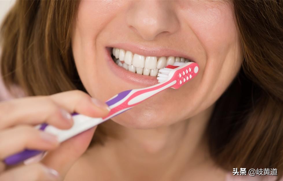 引起的口腔溃疡有什么偏方,口腔溃疡引起原因和治疗方法文章