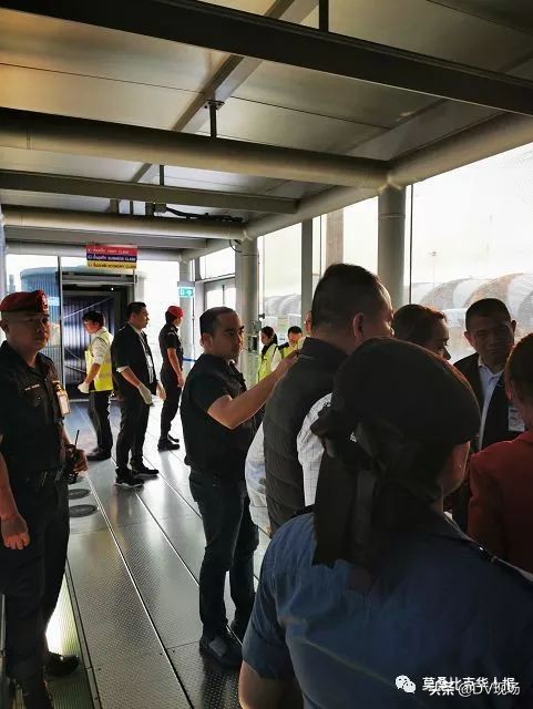 中国公民在泰国被强行搜身,中国人在泰国机场被搜身