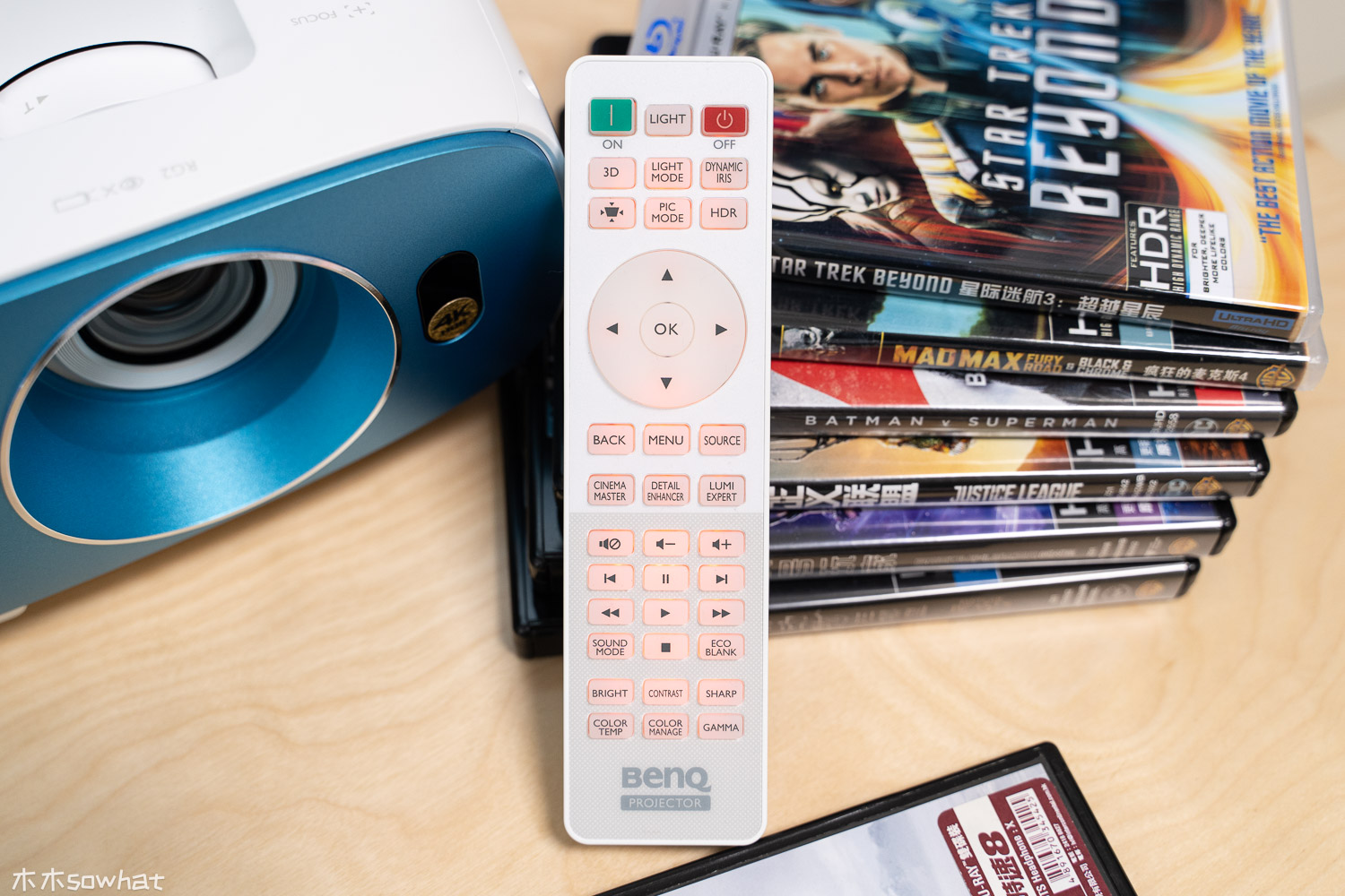 8000块的4K投影仪效果怎么样,800元的1080p的投影仪