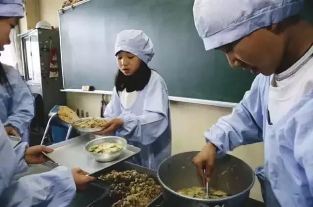 为什么日本街头几乎看不到乞丐,日本的街头真的很少见到胖子吗