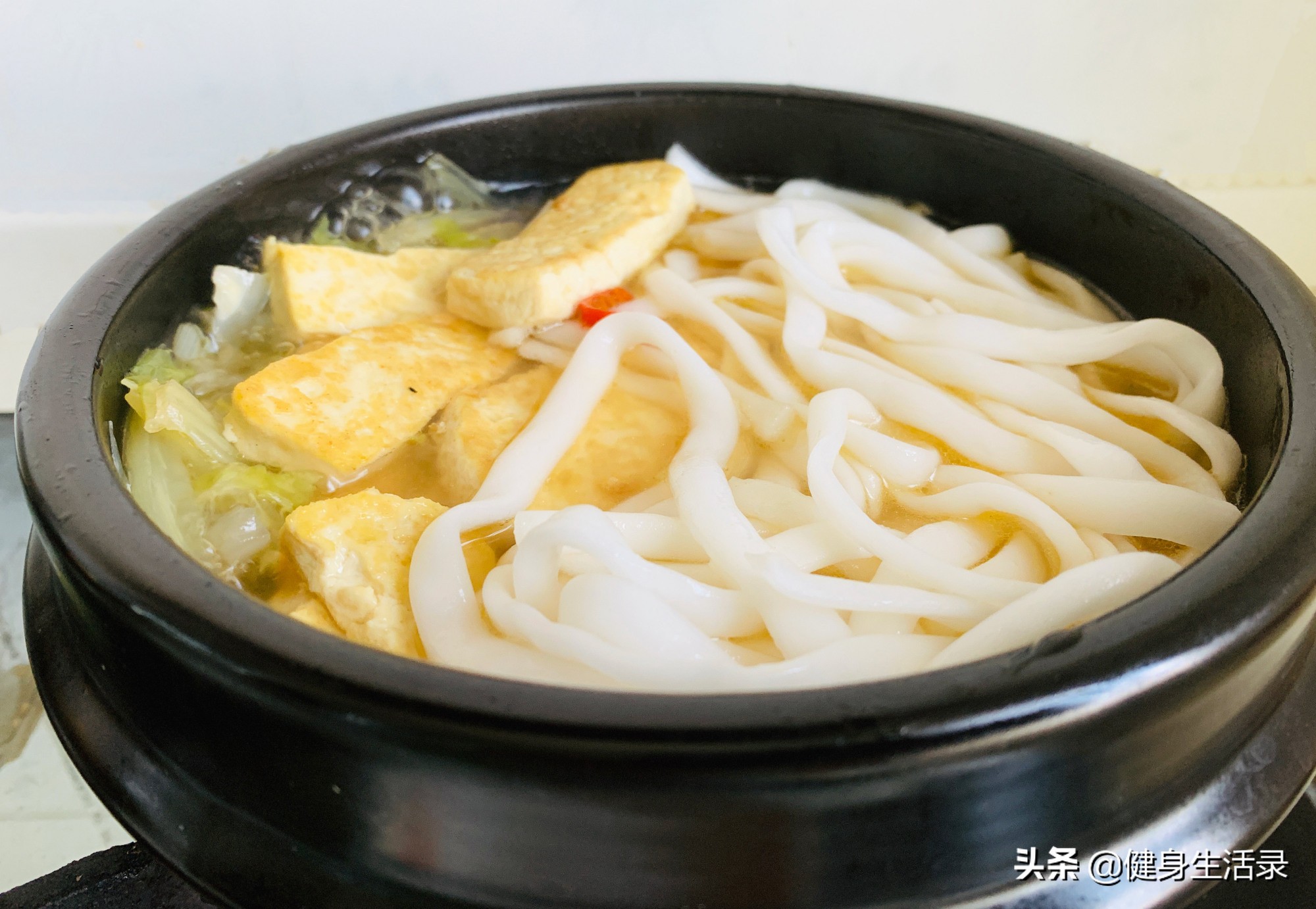 冬日砂锅炖白菜,用砂锅炖白菜搭配什么好吃