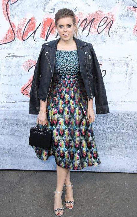 碧翠丝公主裙子,英国公主碧翠丝穿搭