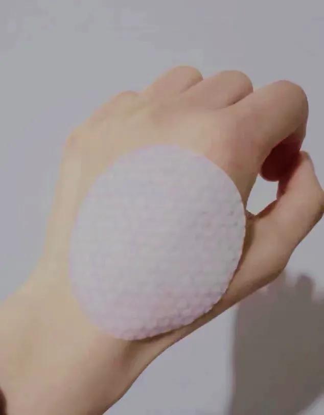 水乳霜精华液眼霜正确使用方法,精华液和精华霜的正确使用方法