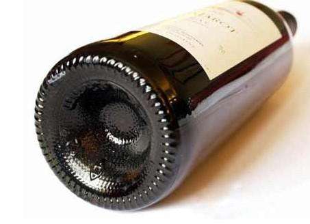 如何辨别红酒真假，瓶子上有这些字样，立马放下瓶子走人