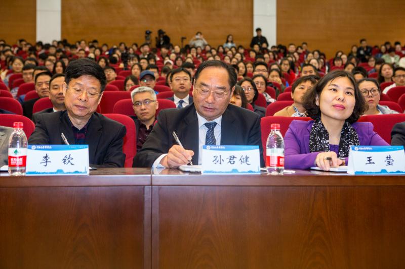 张效房:如何在生活中接受母校教育