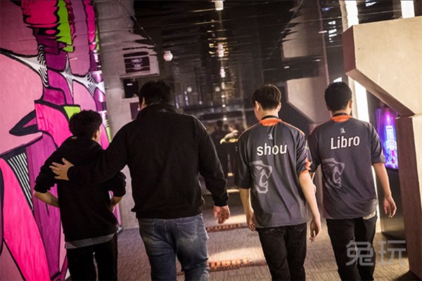 绝地求生选手17shou介绍,绝地求生17shou装路人完整视频