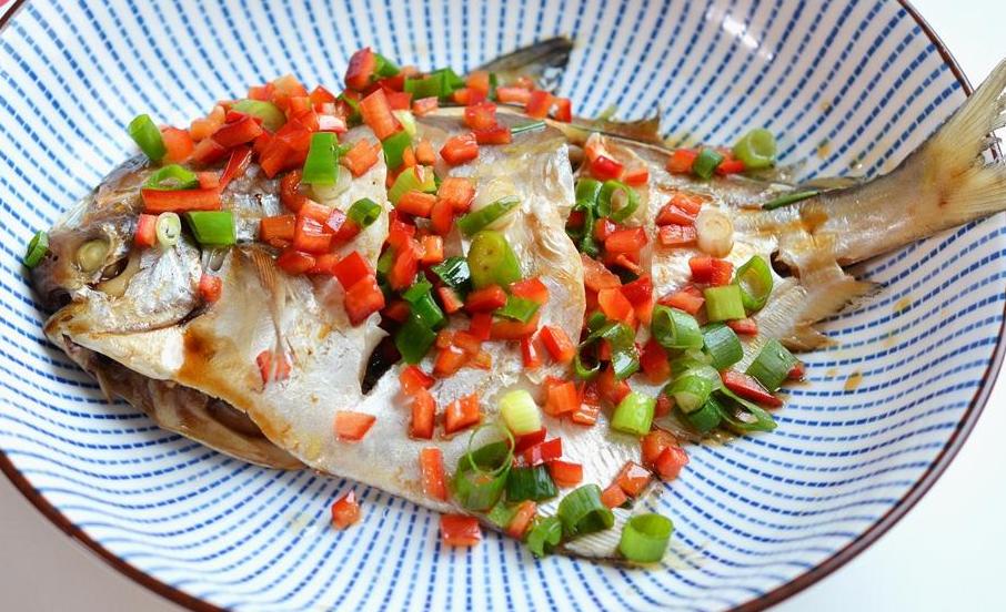 吕小厨清蒸平鱼做法,清蒸平鱼蒸多长时间