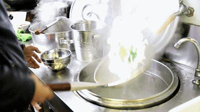 留得住回忆但是留不住人心,留得住的记忆回不去的乡愁