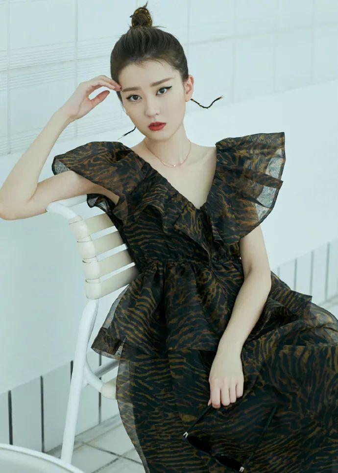 乔欣富二代吗,乔欣穿蝴蝶裙的照片