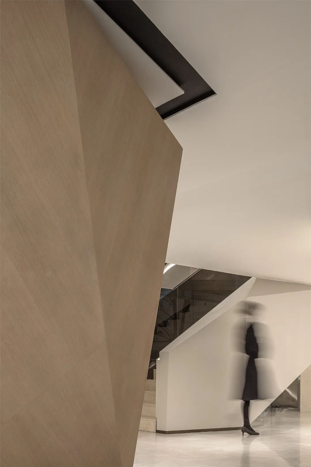 首发|达观设计：现代折线艺术生活馆，家与城市的过渡