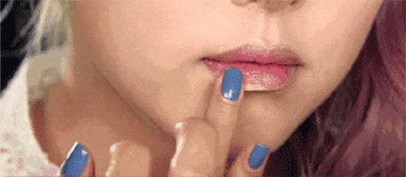 哪种颜色的口红适合夏季 (阿玛尼口红哪个颜色适合夏季)