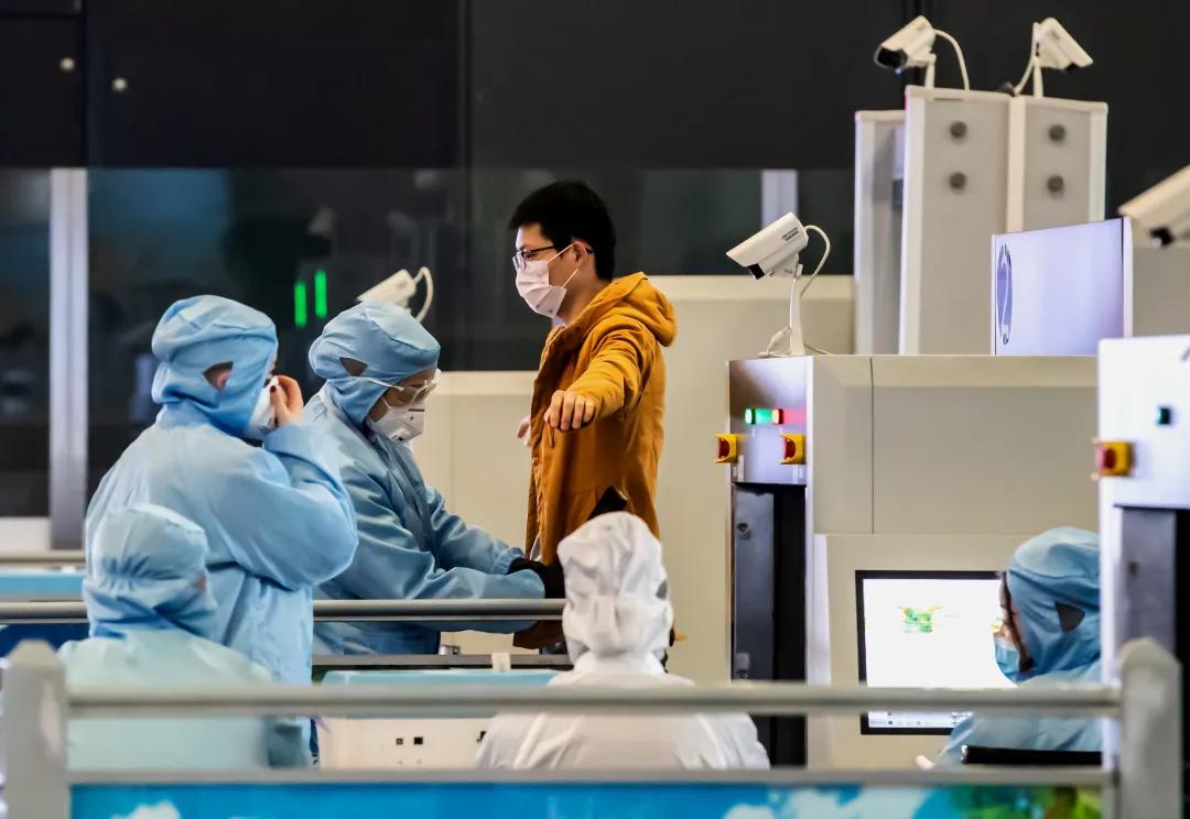 战疫情保春运铁路警察在行动,抗击疫情守护平安摄影征稿