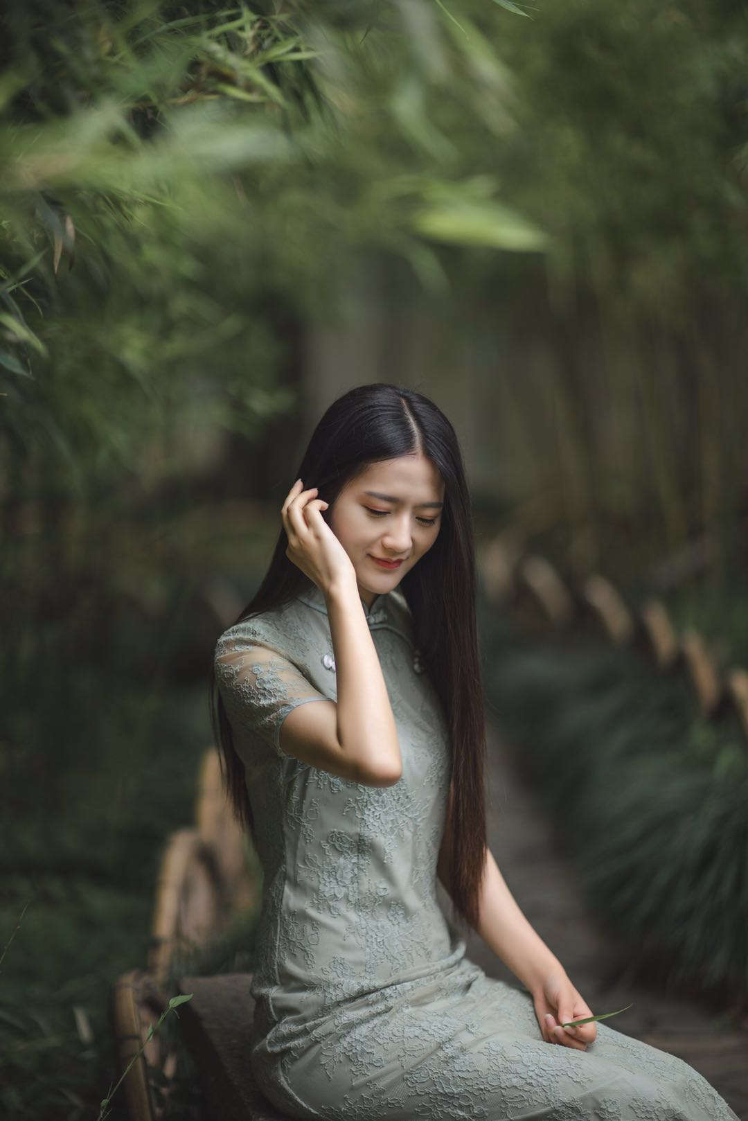 拍照姿势怎么摆拍出来好看,室内男生简约摆拍姿势