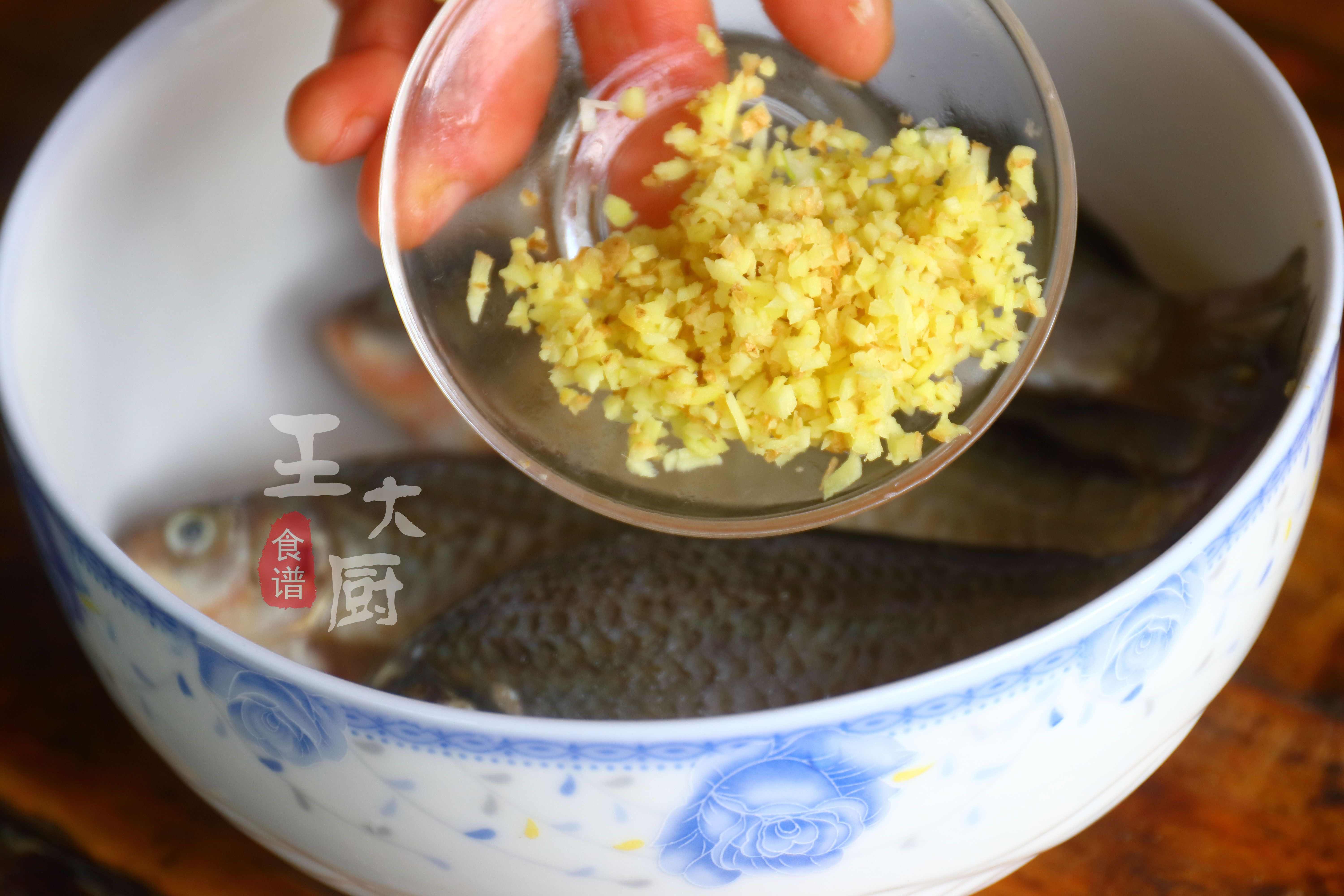 煎鲫鱼最好吃的做法大全家常,怎么煎鲫鱼好吃又简单