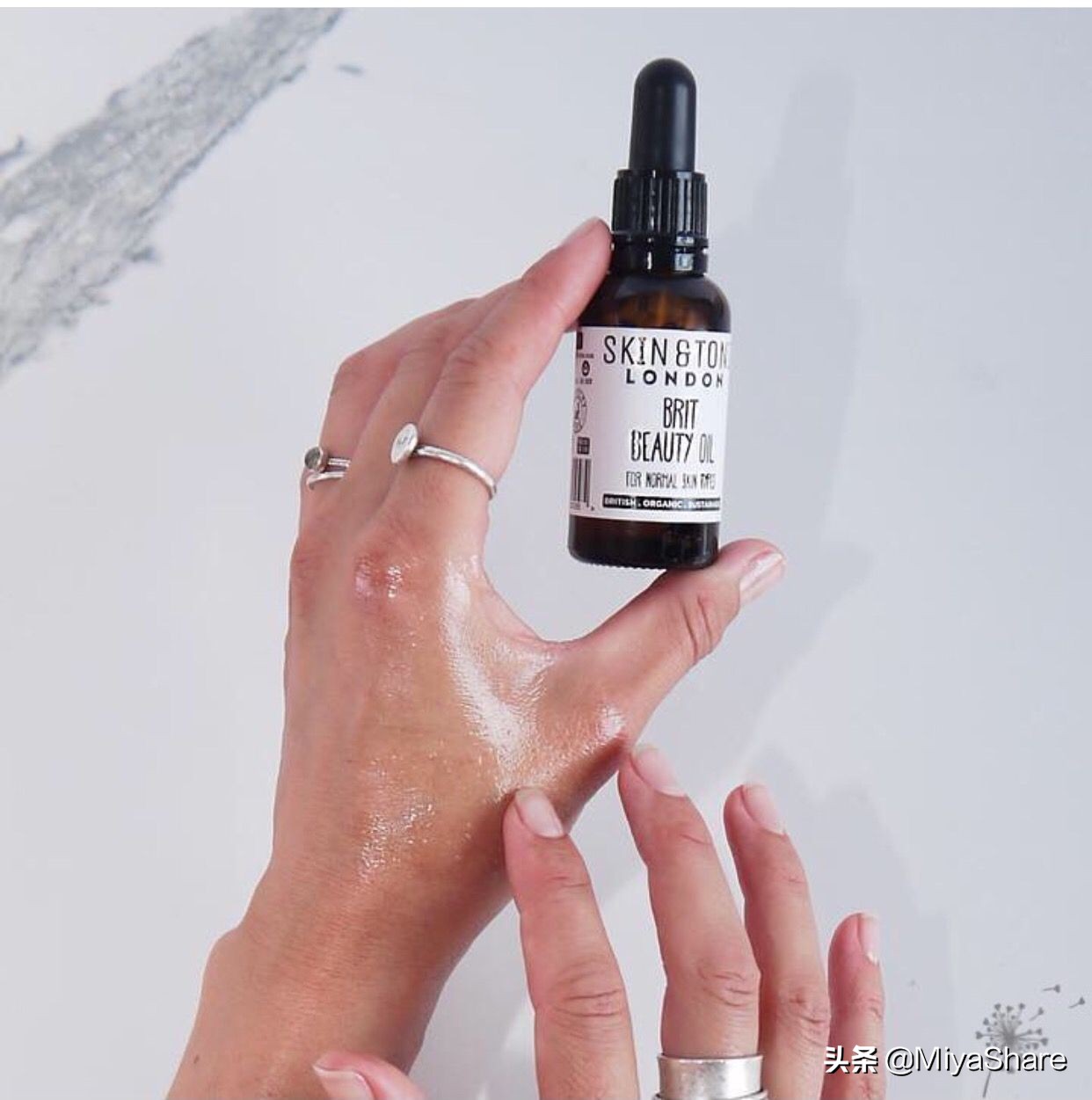 薇姿精华：89能量只保湿，VC安瓶性价比高，反重力精华虚假宣传？