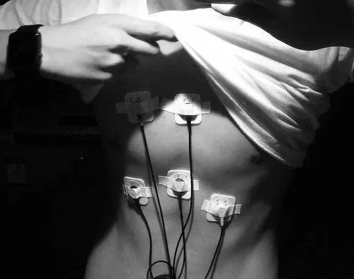 李现有没有腹肌,李现的真腹肌