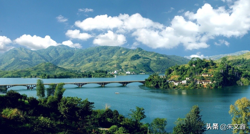 有一种生活叫长寿岛上梦巴马，来一场裸浴景中境如仙