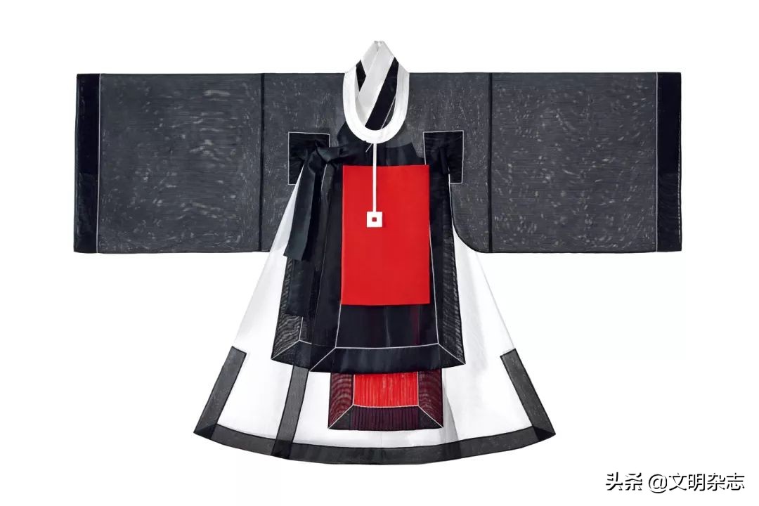 韩国传统高定服饰图片,一衣带水的韩语