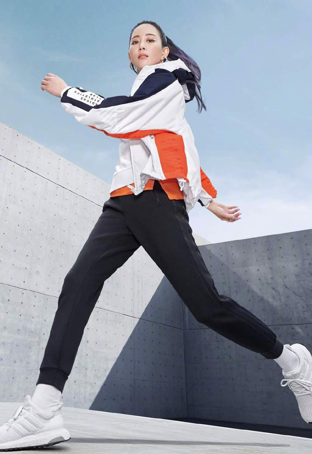 38岁张钧甯气质太好了，白西装搭白色系带衬衫，碎发更显英气