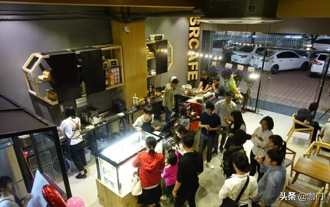 80%复制星巴克，我在三线小城开了4家咖啡馆