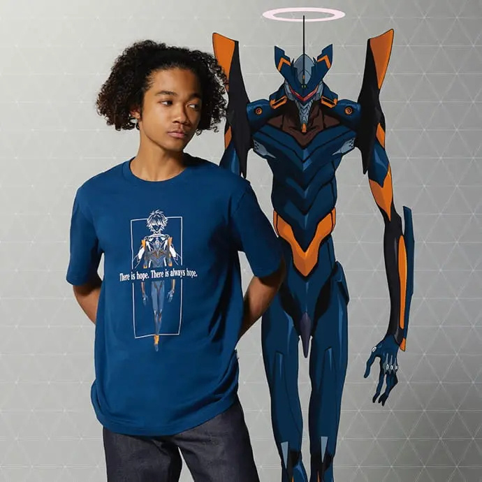 优衣库又双叒叕和EVA合作T恤了，衣服我觉得一般，盒子是真好看