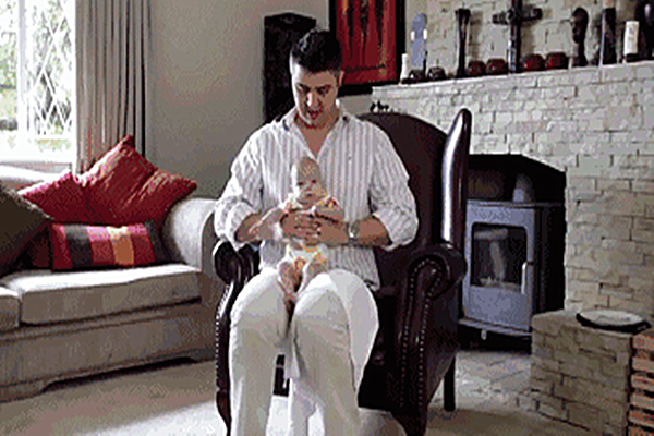 宝宝拍了嗝还吐奶是什么原因,宝宝拍过嗝还吐奶怎么回事