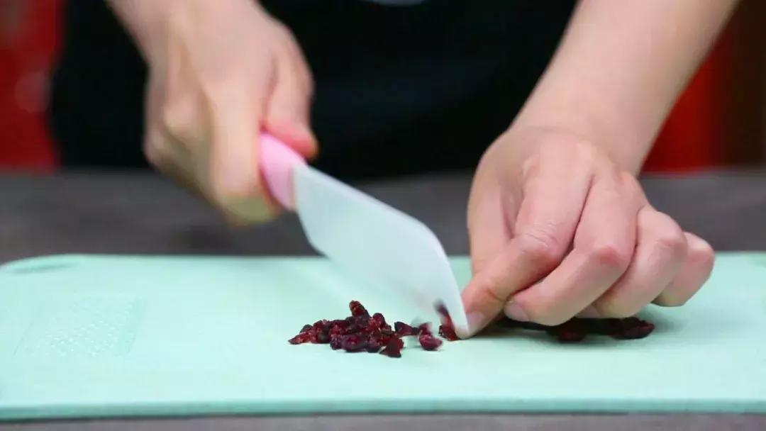 宝宝喝的奶粉消化不了怎么办,宝宝喝不完的奶粉怎么办