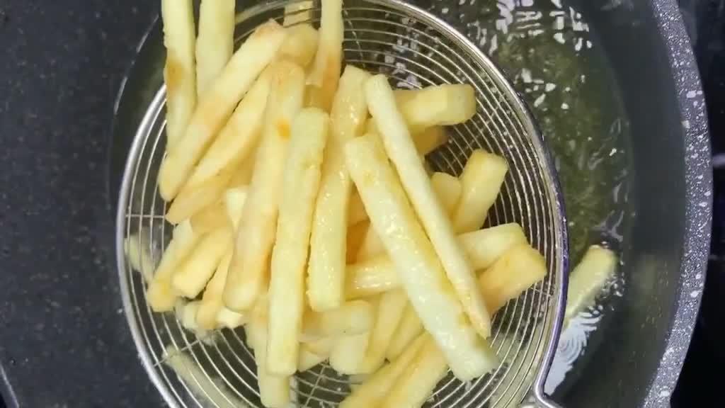 炸薯条怎么做才又香又脆不用冷冻,冷冻炸薯条怎么炸才酥脆不回软