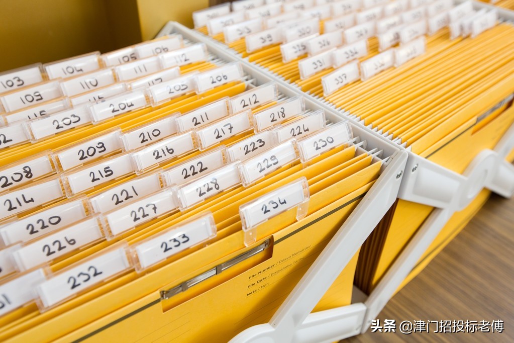 招标时只允许生产厂家投标,公开招标投标厂家有数量要求吗