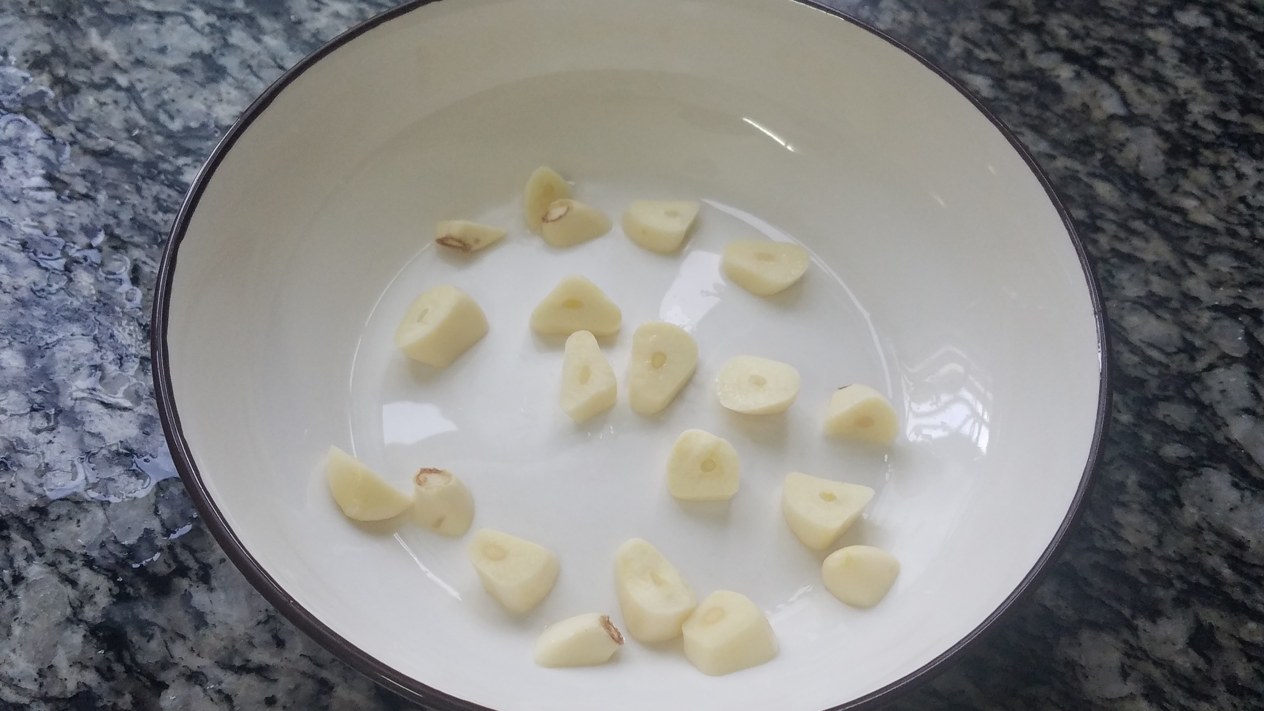 怎么炖草鱼好吃又简单家常做法,草鱼怎么炖好吃又简单家常做法